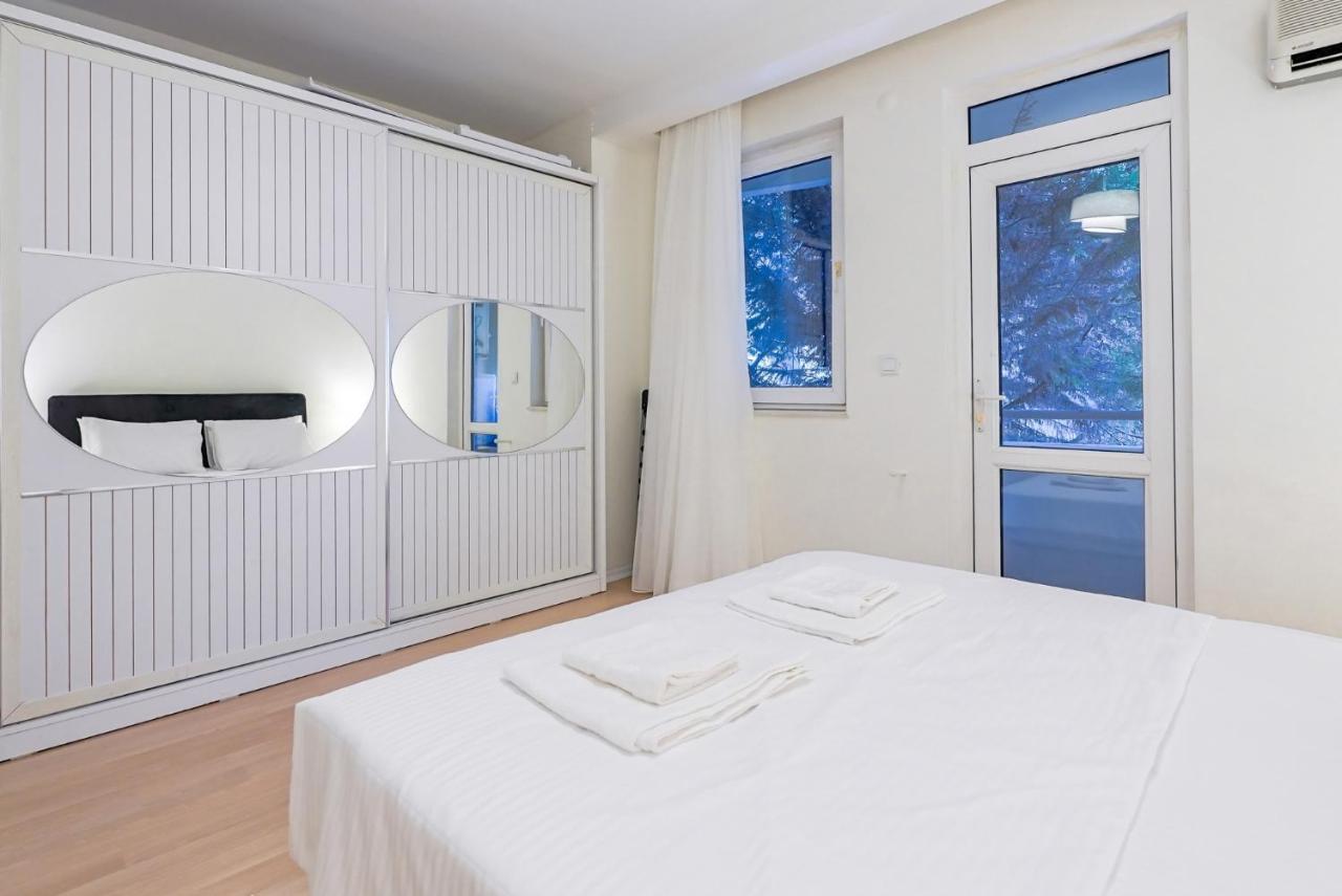 Daire Charming Oasis With Balcony 3 Min To *